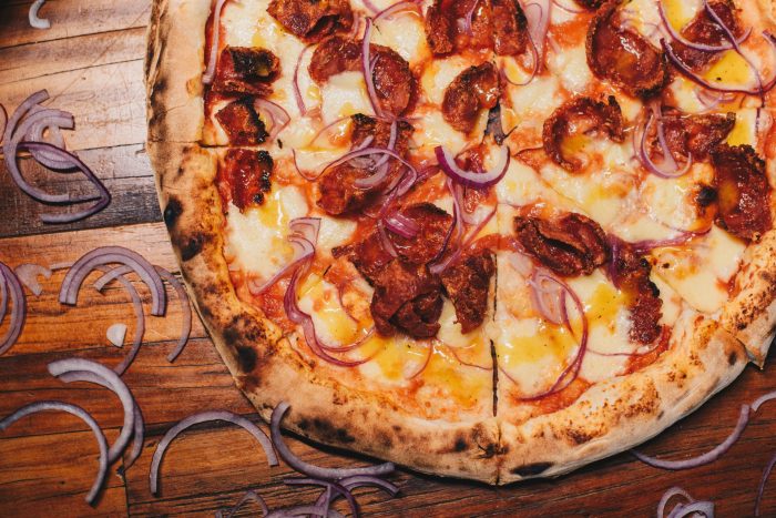 Produzida pela Cinque, a calabresa artesanal usada nas receitas da Mamma são para deixar qualquer #pizzalover com água na boca. Vem conhecer essa história!