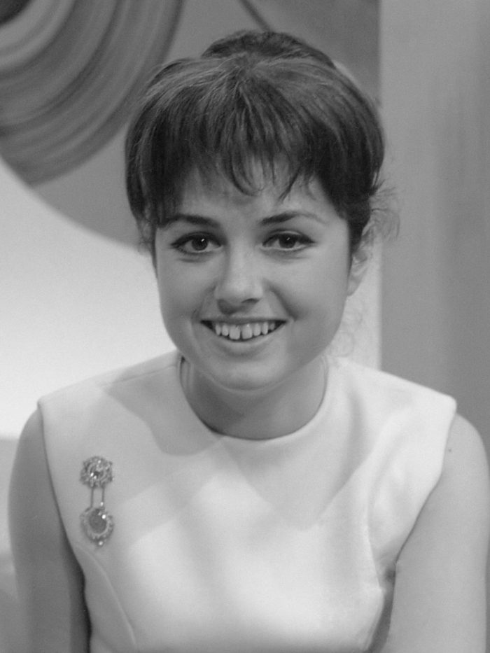 Gigliola Cinquetti durante programa televisivo.